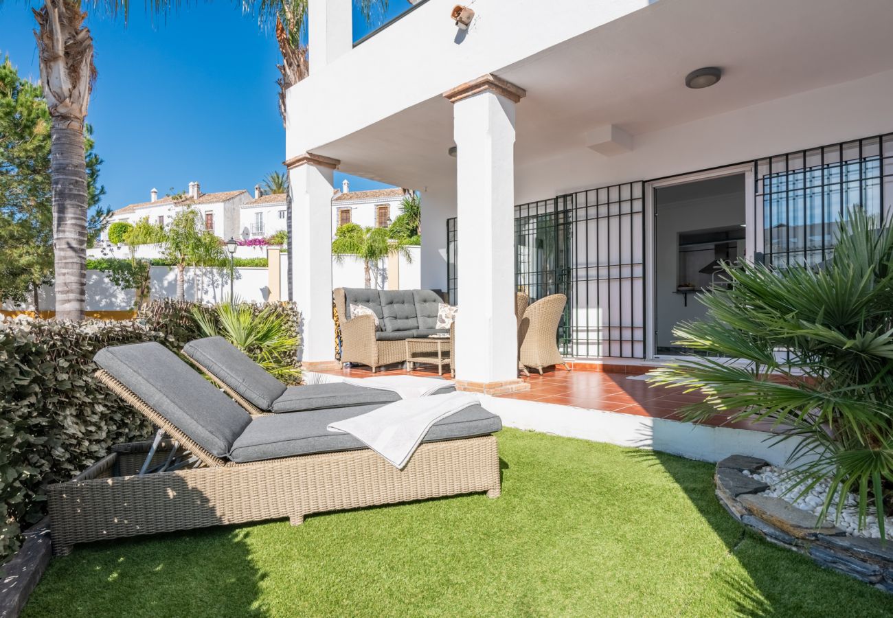 Apartment in Nueva andalucia - Cozy apartment in Nueva Andalucia with private Garden