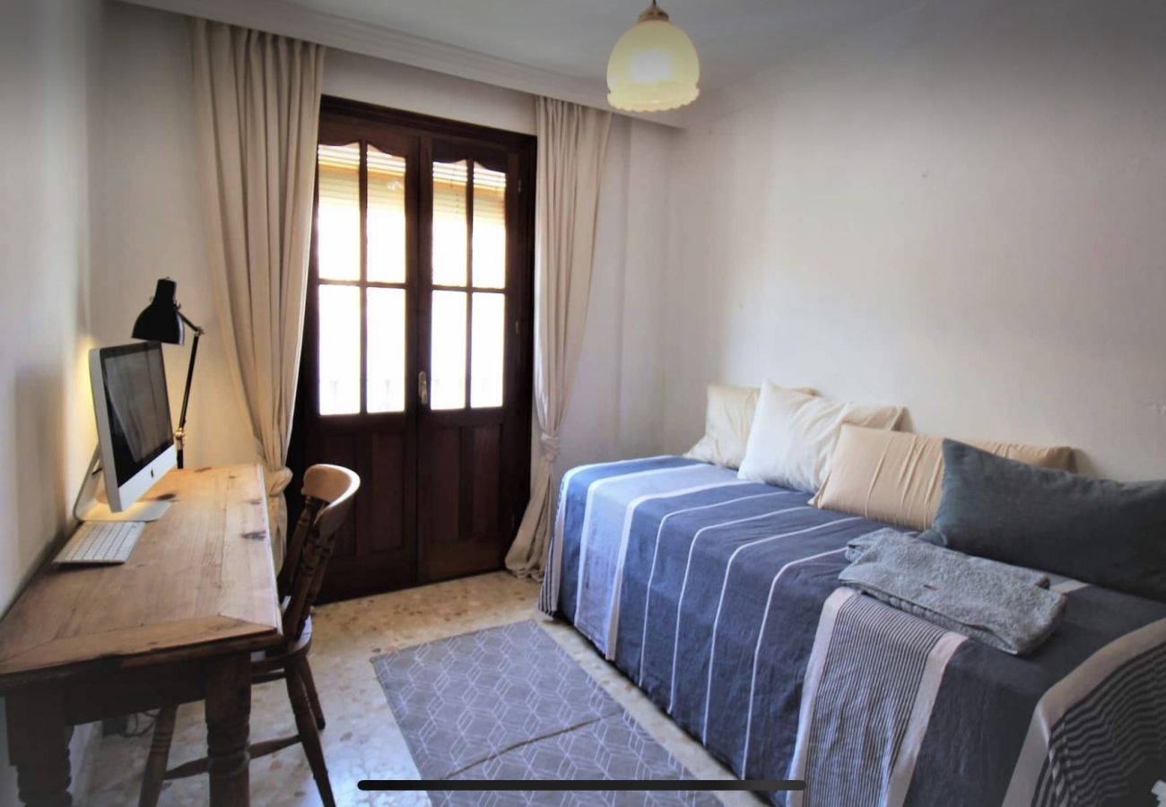 Radhus i Estepona - Cozy Townhouse Estepona Old Town