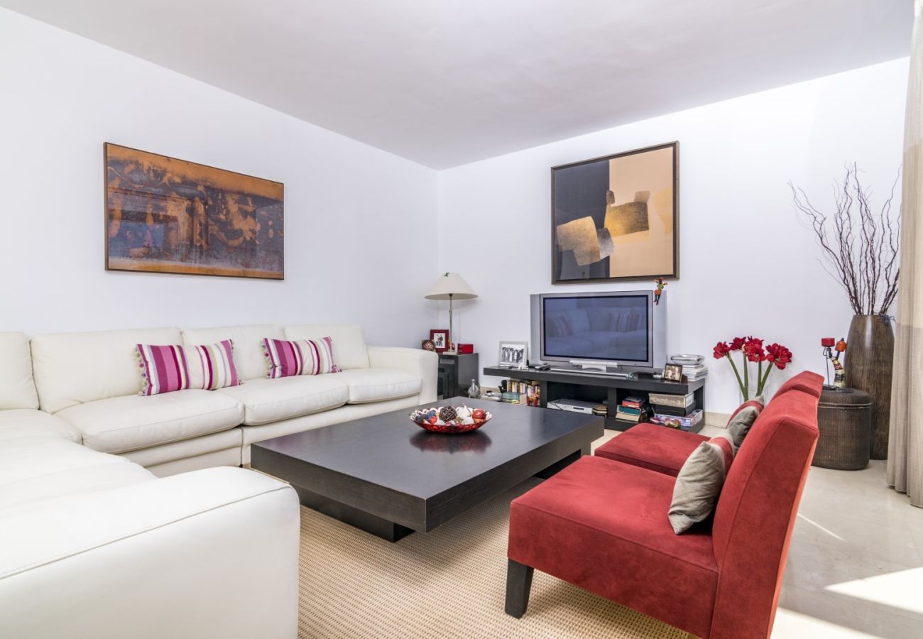 Lägenhet i Nueva andalucia - Penthouse, Havsutsikt, Västläge, Jacuzzi