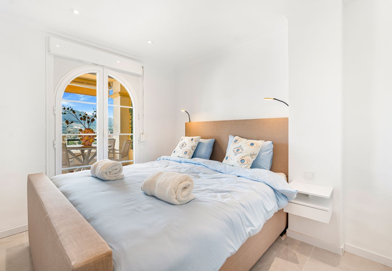 Lägenhet i Nueva andalucia - Stunning apartment with sea view, Puerto Banus