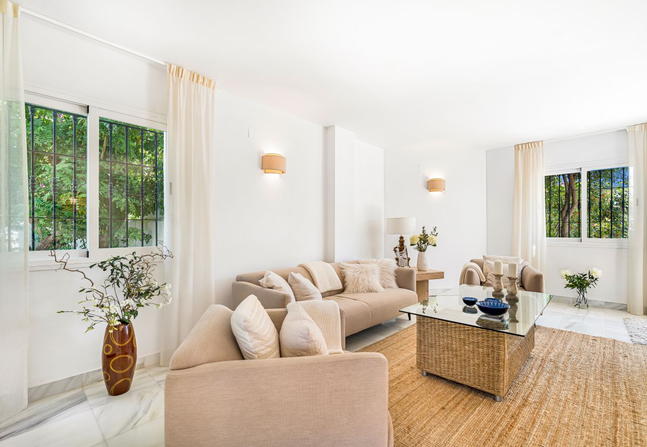 Radhus i Nueva andalucia - Stylish Townhouse in Puerto Banus, Marbella